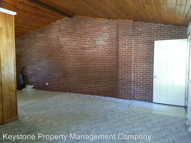 Building Photo - 1440-1440 Pine St