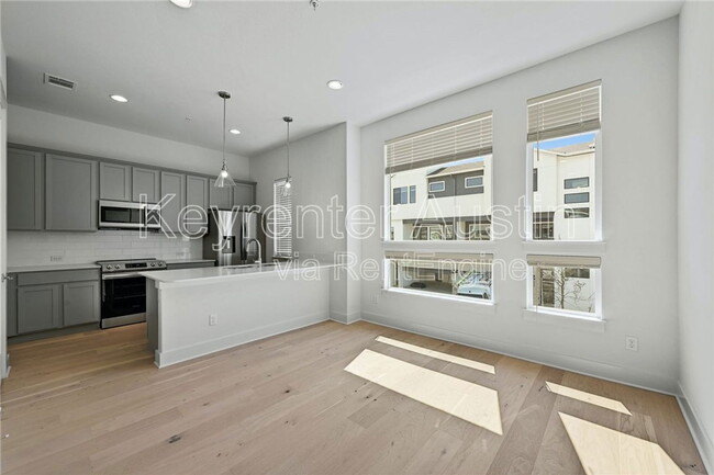 Foto del edificio - 2050 Lohmans Spur Rd