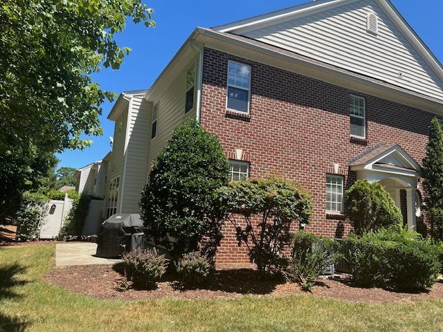 Building Photo - Beautiful, Cozy End Unit Townhome in Chape...