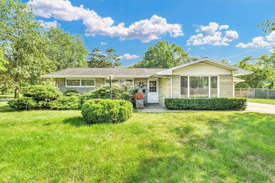 Primary Photo - 1509 Sangamon Dr
