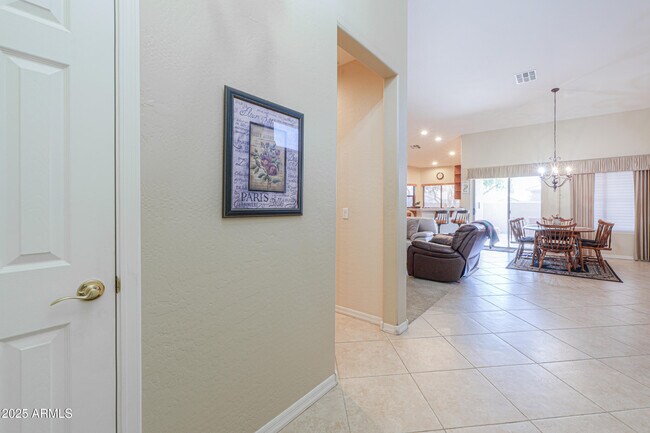Foto del edificio - 1441 N Desert Willow St