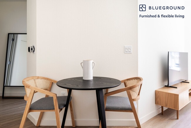 Foto del edificio - 100 Callan Ave