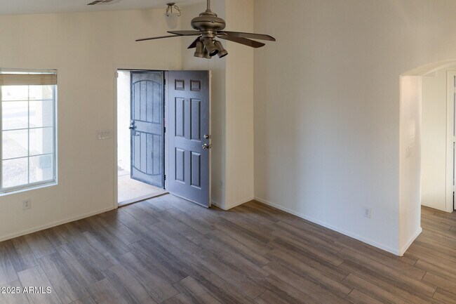 Foto del edificio - 1759 W Wilson Ave