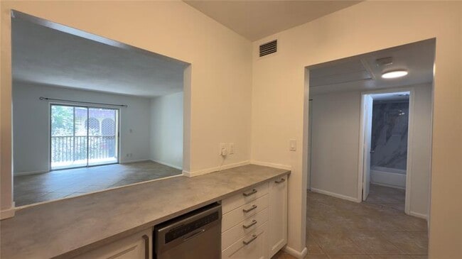 Building Photo - 251 S Cypress Rd
