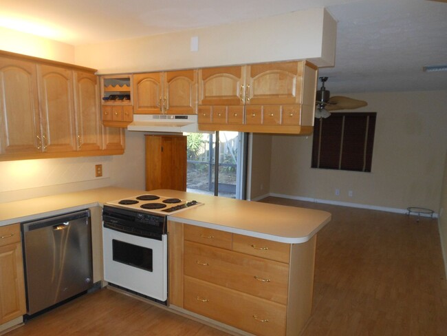 Foto del edificio - CHARMING 2 BEDROOM POOL HOME IN THE HEART OF JENSEN BEACH