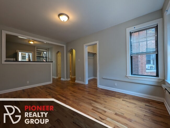 Building Photo - 4407 N Wolcott Ave
