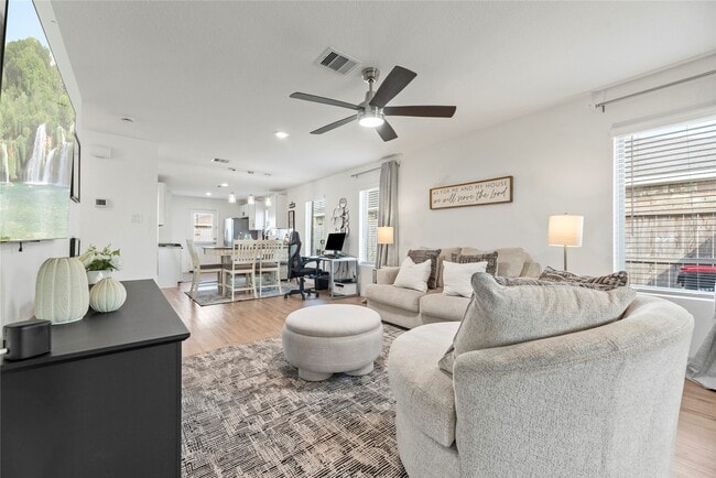 Building Photo - 7207 Clover Chase Dr