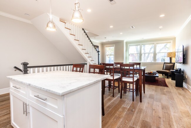 Dining - 816 1/2 8th St NE
