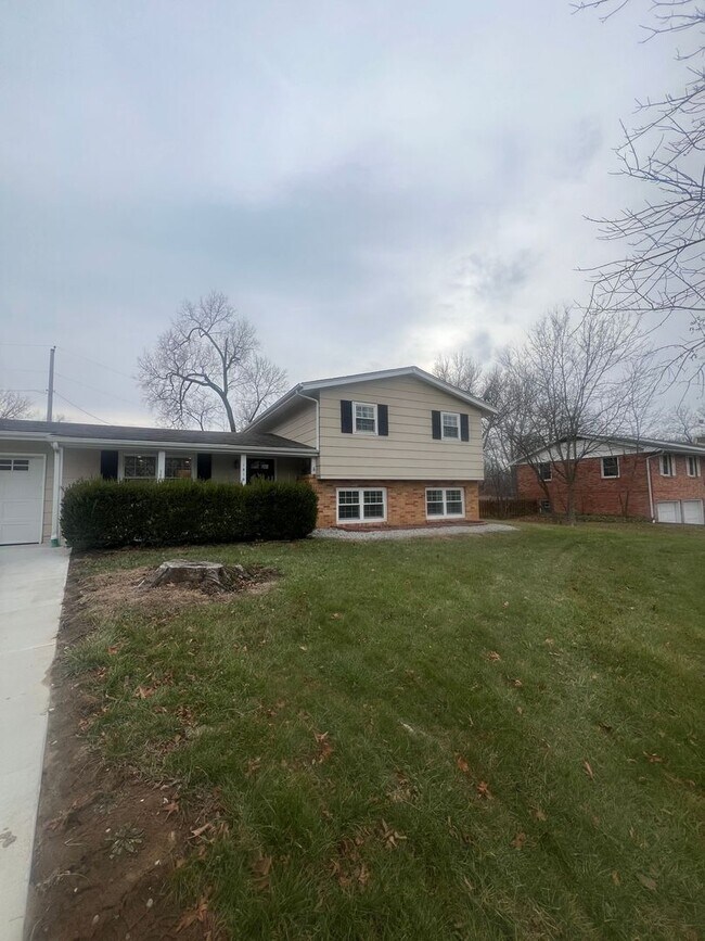 Building Photo - 1810 Highridge Dr