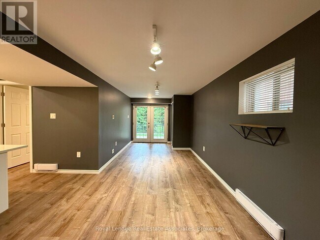 Building Photo - 703 Robert Ferrie Dr