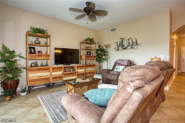 Foto del edificio - 8076 Queen Palm Ln