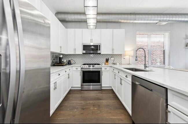 Foto del edificio - 1155 W Madison St