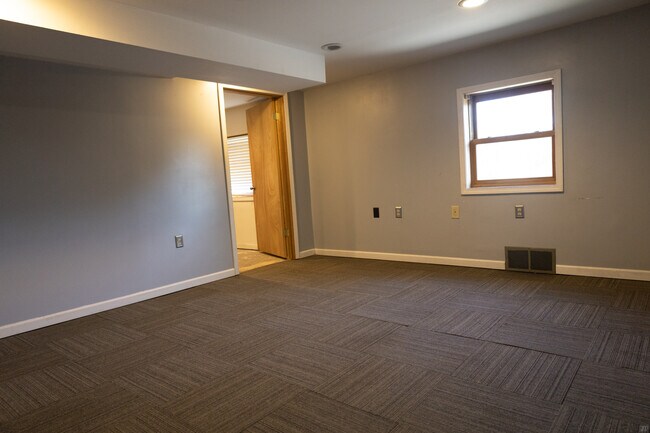 Foto del edificio - 619 W Baraga Ave
