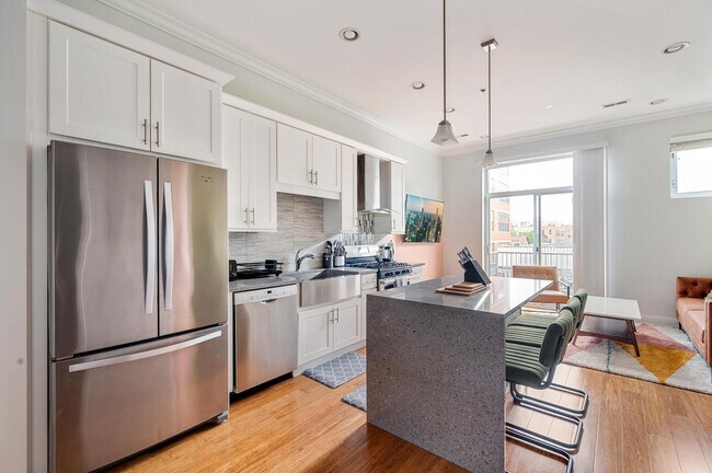 Foto del edificio - 1243 W Madison St