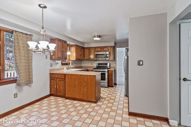 Building Photo - 4 br, 2.5 bath House - 104 Erin Court