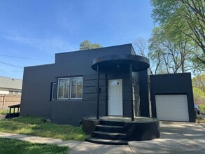 Building Photo - 418 W Charlotte Ave