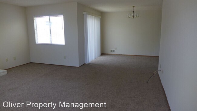 Foto del edificio - 2 br, 2 bath House - 450 Tuttle Ave