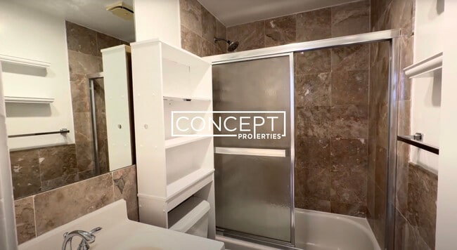 Building Photo - 48 Gloucester St