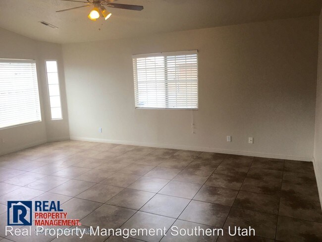 Building Photo - 3 br, 2 bath House - 2558 E 700 N