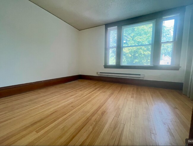Foto del edificio - 1036 Edmund Ave W