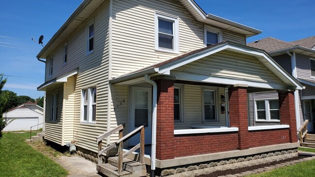 Building Photo - Updated 2 bedroom Townhouse - Garfield Par...