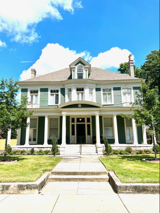 Building Photo - 1306 Carr Ave