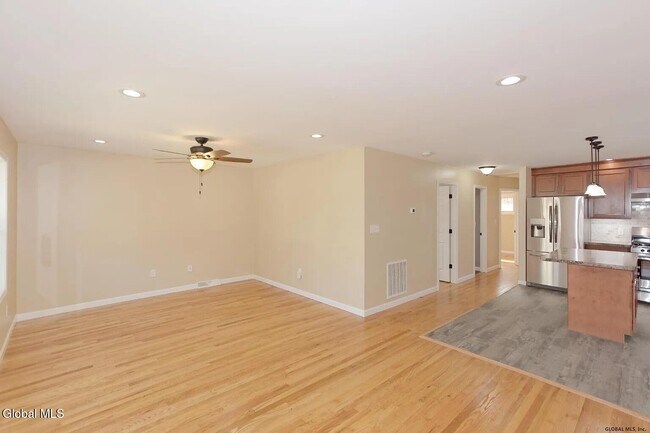 Building Photo - 614 Park Ave