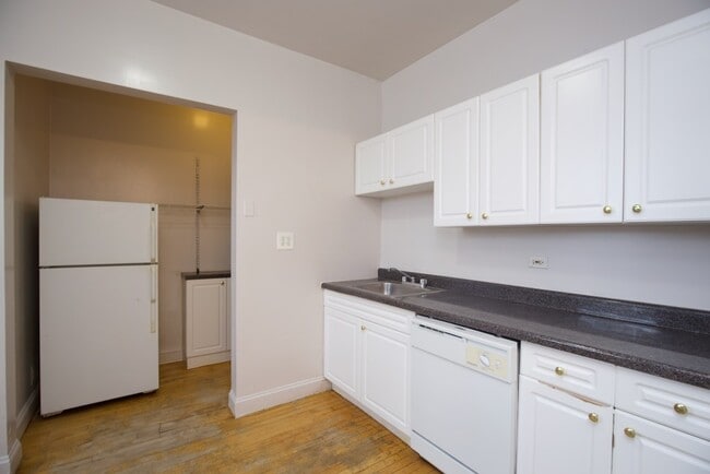 Building Photo - 1238 Oak Ave