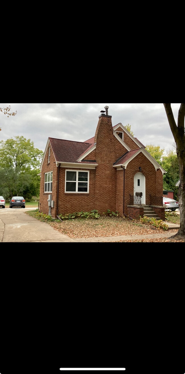 Building Photo - 1210 W 20th St