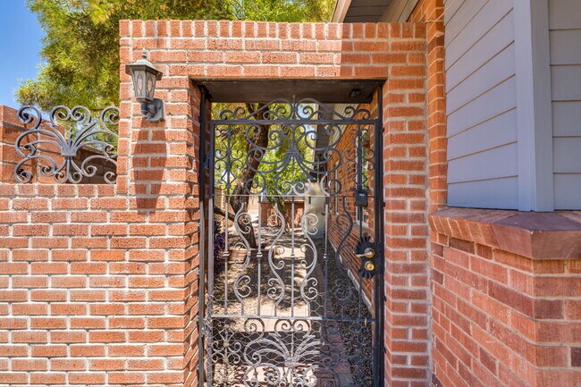 Foto del edificio - 2724 N Gill Ave