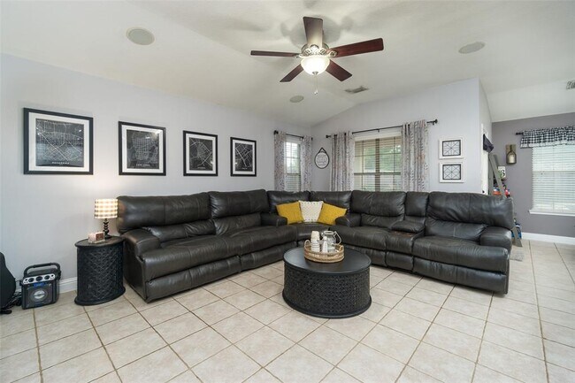 Foto del edificio - 538 Cedar Branch Dr