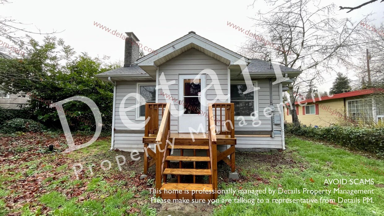 Foto principal - **RENTED** 2 Bed 1 Bath Cottage Close to P...