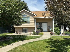 Building Photo - 823 E Bismark Ave