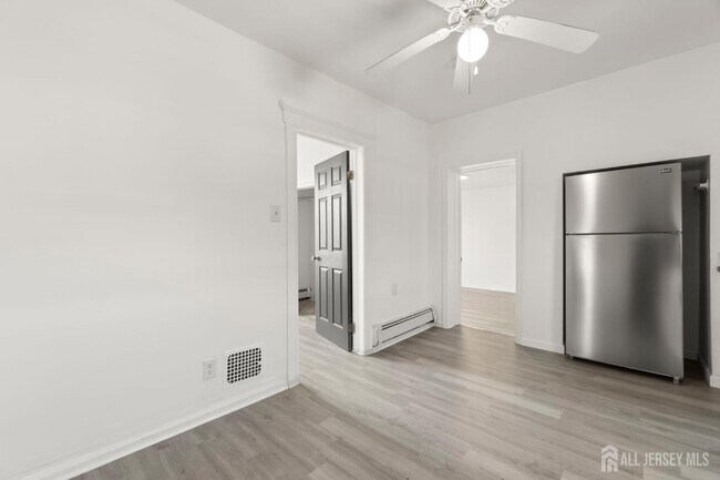 Building Photo - 23 Leick Ave