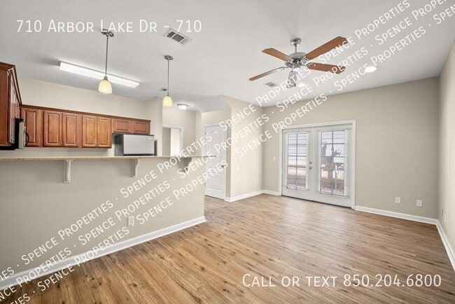 Foto del edificio - 710 Arbor Lake Dr