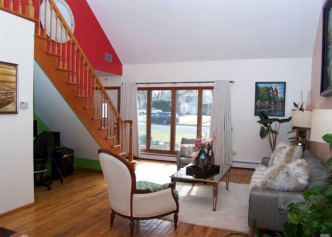 Foto del edificio - 28 Greenbrier Ave