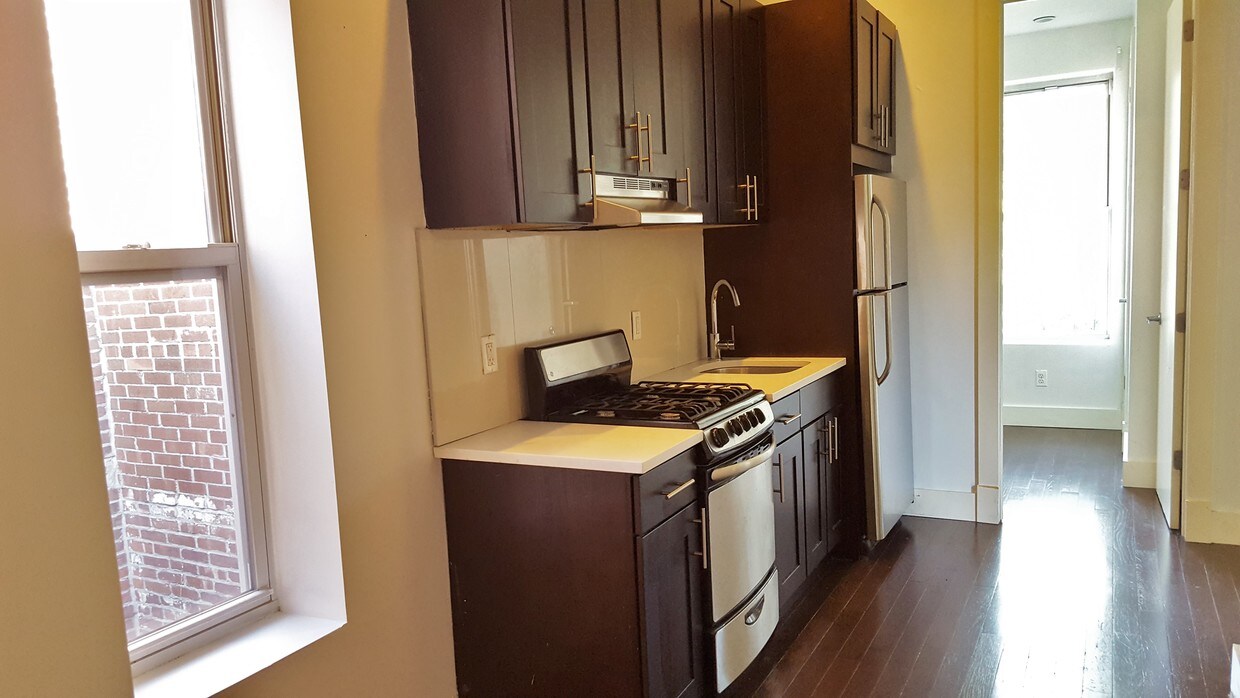 Primary Photo - 309 Tompkins Ave