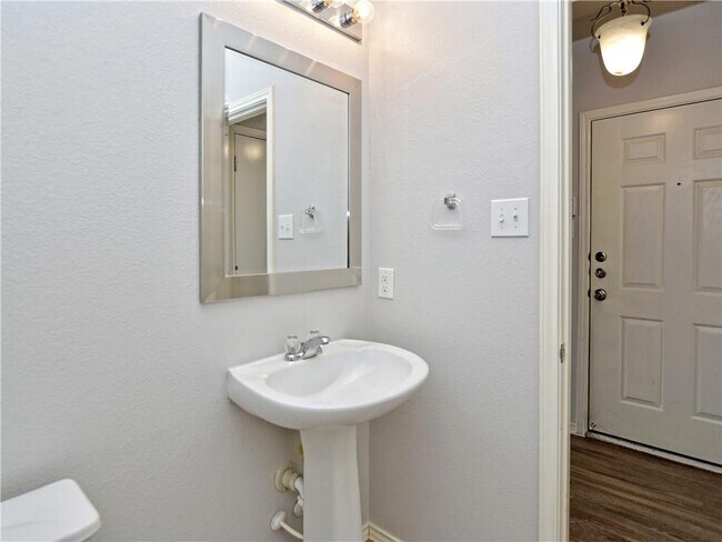 Building Photo - 107 Verde Ranch Loop