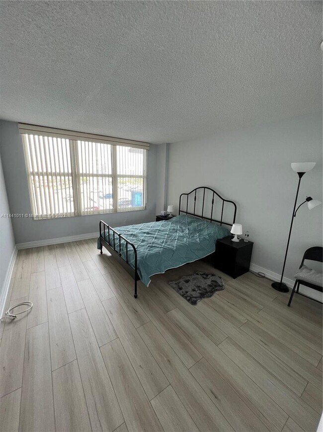 Building Photo - 3800 S Ocean Dr