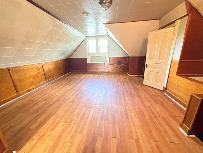 Foto del edificio - 7467 Schoyer Ave