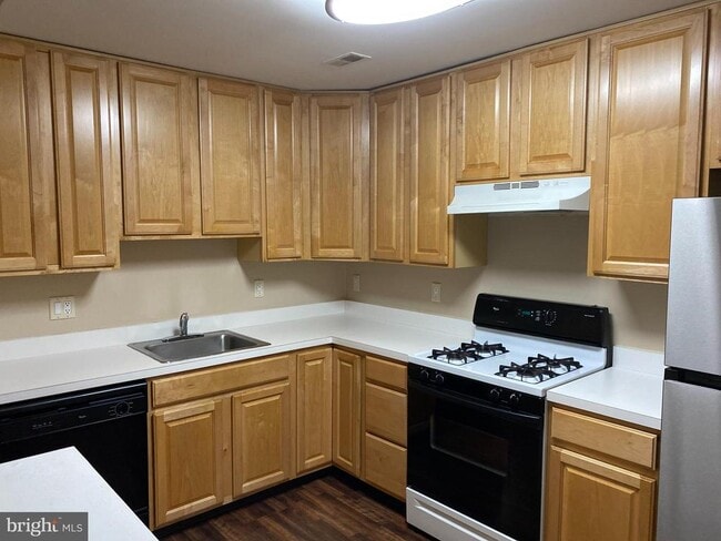 Building Photo - 2507 Saxony Dr
