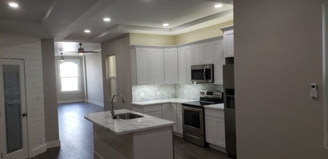 Foto del edificio - 105 E 5th St