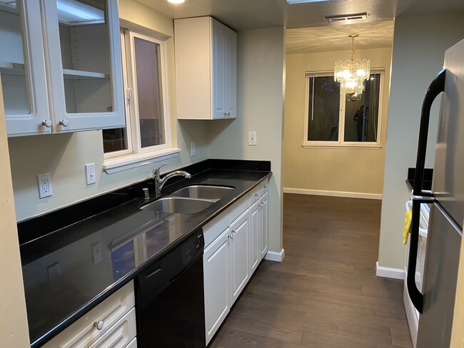 Foto del edificio - 12034 Slater Ave NE