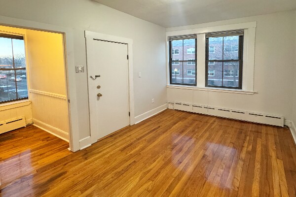 Foto principal - 918 Cambridge St