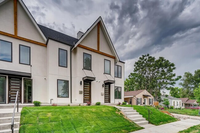 Foto del edificio - Beautiful + Spacious 2 Bed Townhome