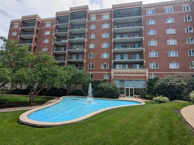 Building Photo - 650 S River Rd