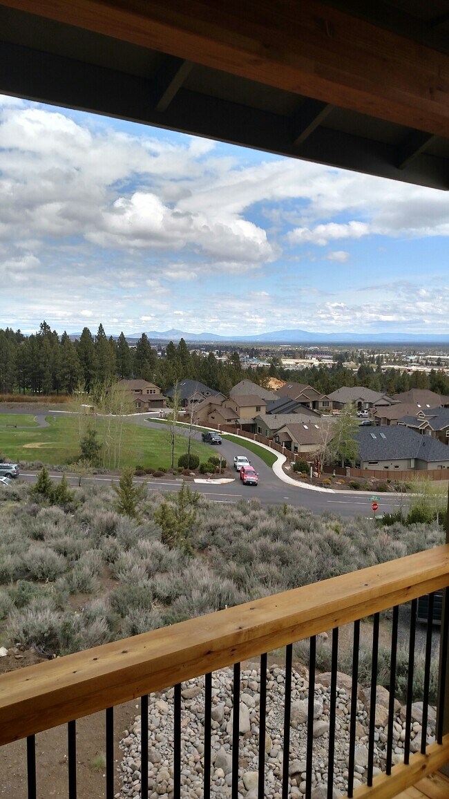Building Photo - 2556 NW Awbrey Point Cir