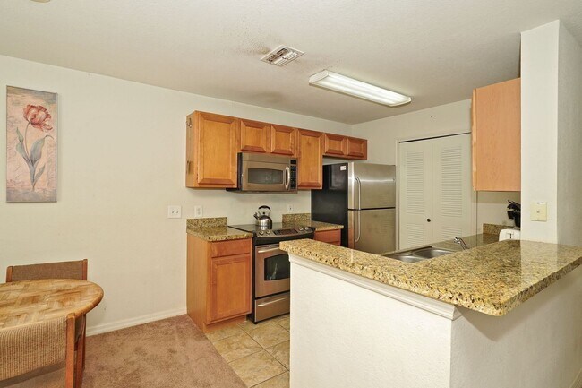 Foto del edificio - Fully Furnished & Move In Ready!