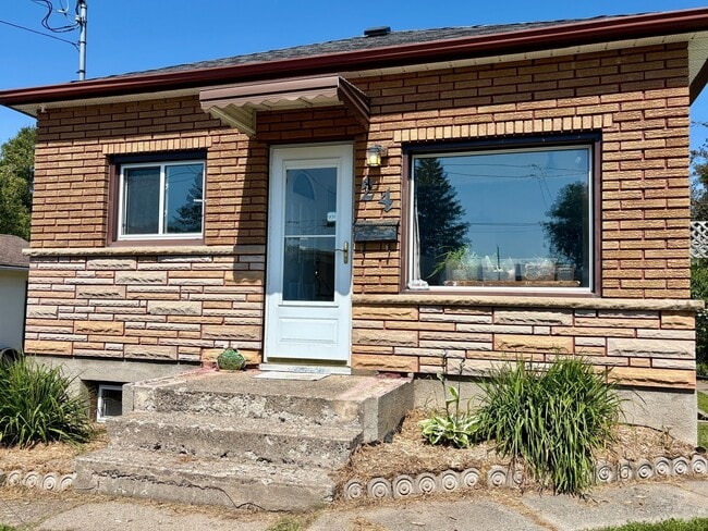 Building Photo - 24 Mona St