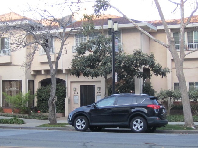 Building Photo - 217 E Taylor St